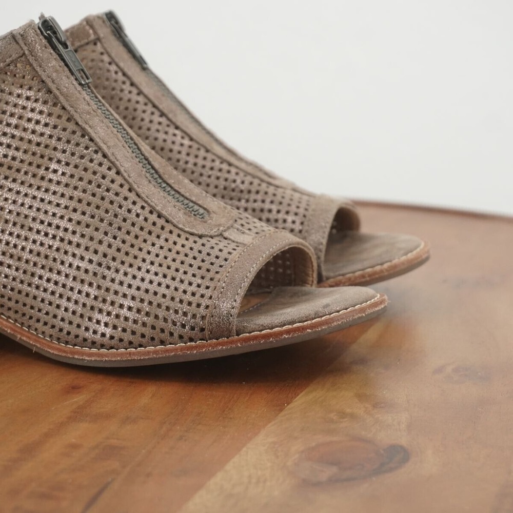 Sofft Womens Nalda Sandals Slingback Beige Metallic Perforated Leather 8M - Picture 2 of 9